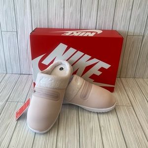 Nike Burrow Women's Slipper Size 8 Style: DJ3131-600 New with tags and box